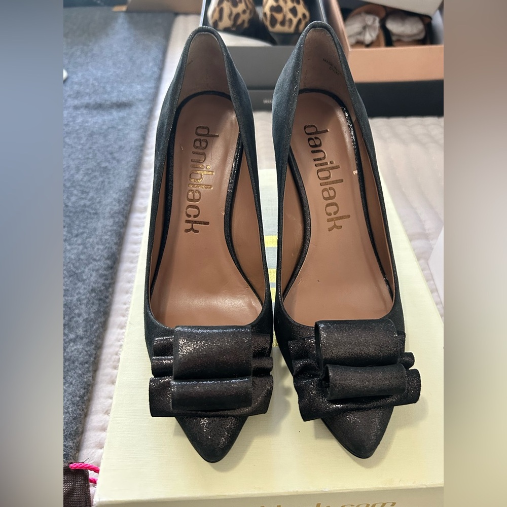 Women's Black-ish / shimmer Bow Pumps